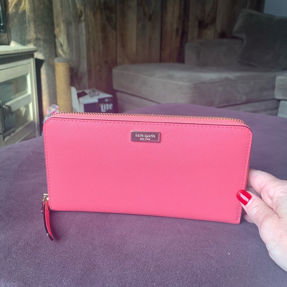 Kate Spade Laurel Way Neda zippered wallet.